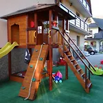 唐维波兹考维斯多罗塔克旅馆 住宿加早餐酒店 3*