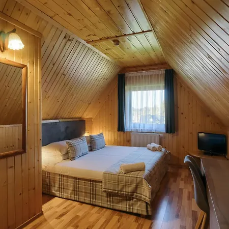 Stokrotka Bed & Breakfast 3*