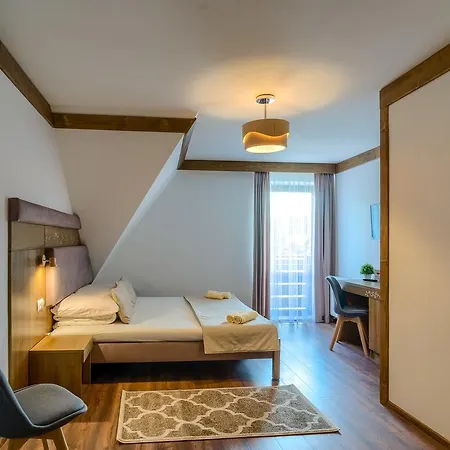 Stokrotka Bed & Breakfast 3*