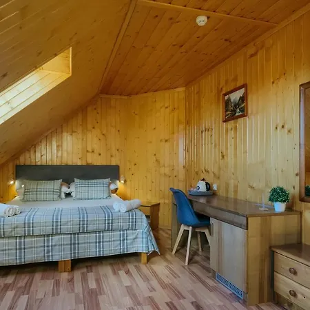 Stokrotka Bed & Breakfast 3*